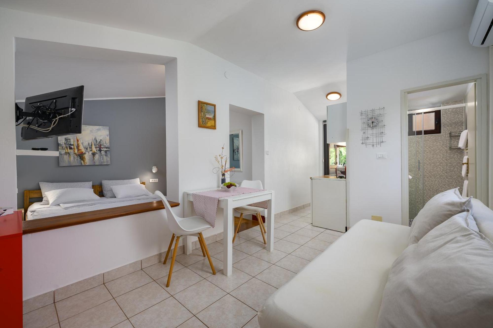 Apartments Tena โปเรช ภายนอก รูปภาพ